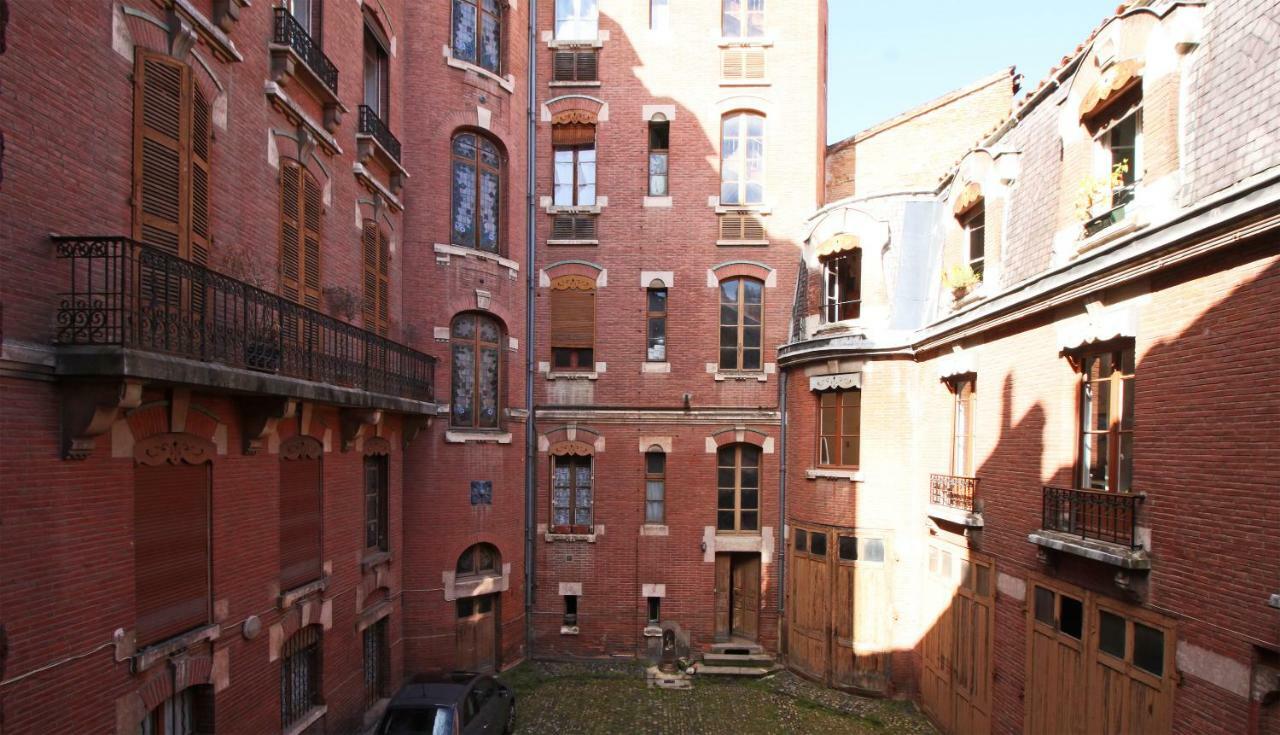 Toulouse - Alsace Lorraine - Languedoc-Place Du Salin-Museum Histoire Naturelle- Jardin Des Plantes-Musee Augustins- Palais De Justice Station Metro Carmes Ligne B Eksteriør bilde
